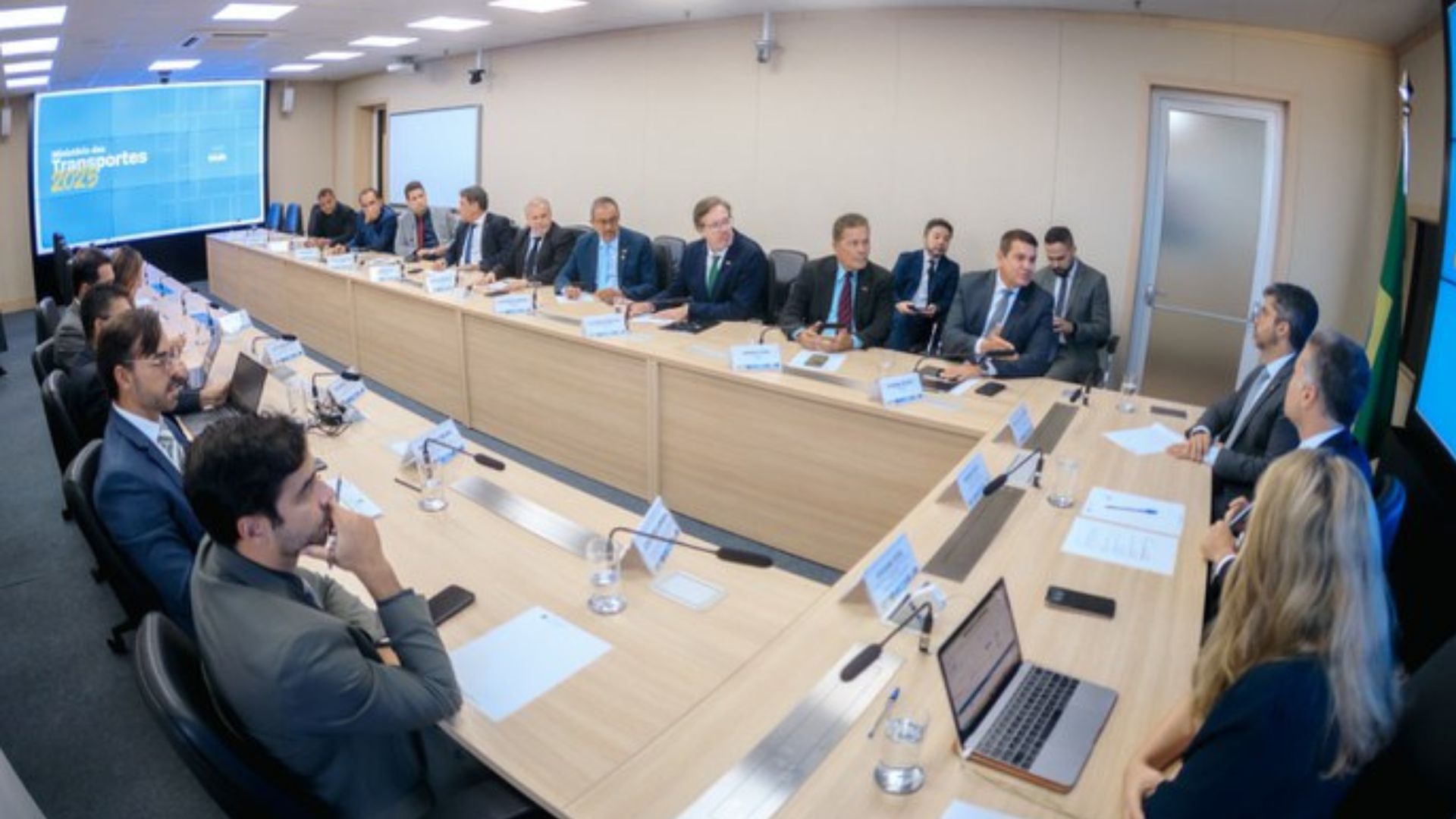CNTA e federações se reúnem com Ministro dos Transportes, Renan Filho, para discutir sobre o tempo de descanso dos caminhoneiros
